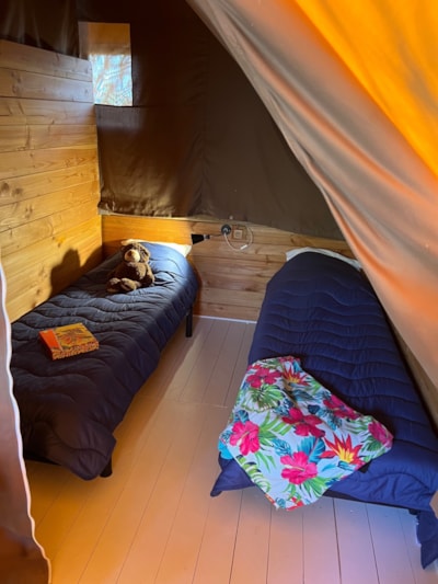 LODGE TENT -