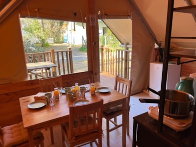 LODGE TENT -