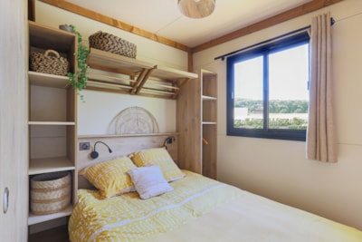 CHALET PREMIUM Air-conditioned - — 5
