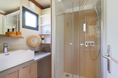 CHALET PREMIUM Air-conditioned - — 8
