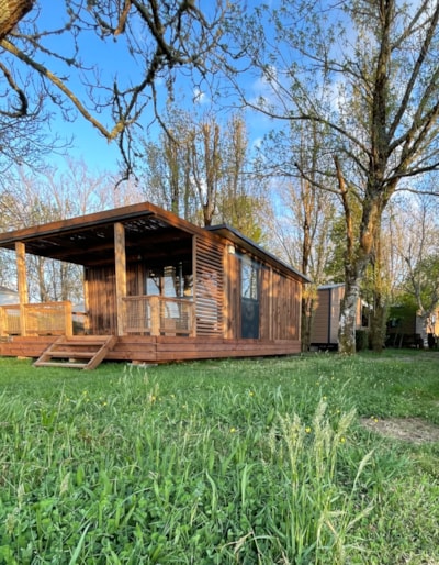 CHALET PREMIUM Air-conditioned - — 10