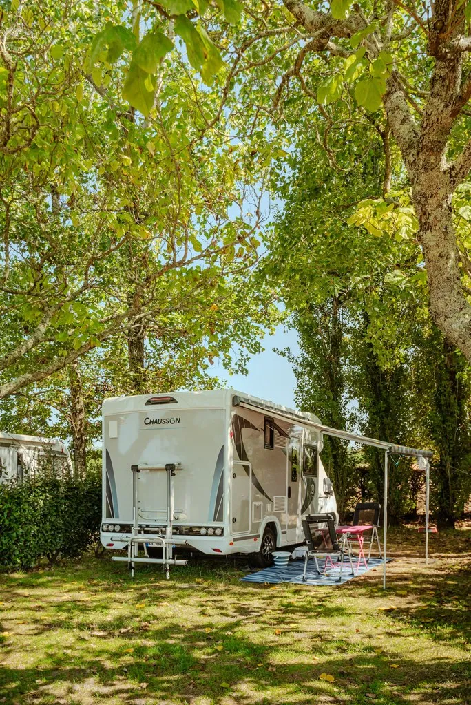 Emplacement Premium Camping Avec Électricité -