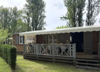 Mietunterkunft - Cottage Confort - 60M² - 2 Zimmer - Großes Wohnzimmer Küche - Terrasse - - Camping la Maïade *** - Ushuaïa Villages
