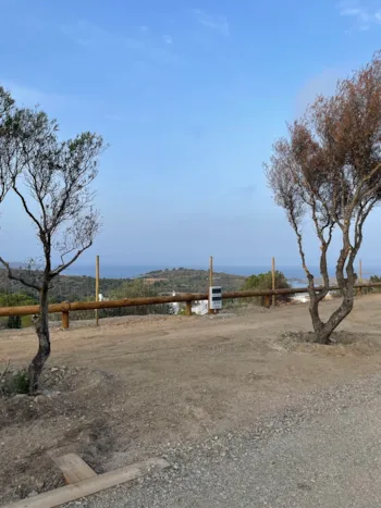Stellplatz - Stellplatz Plus Mit Meerblick (Keine Zelte Erlaubt) - Wecamp Cadaqués 