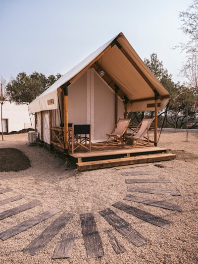 Glamping Couple — 1