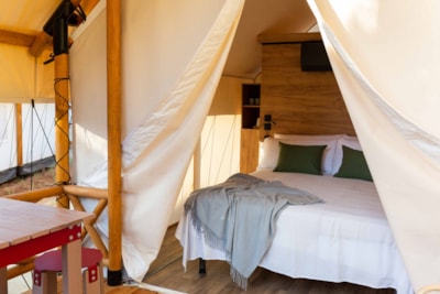 Glamping Couple — 2