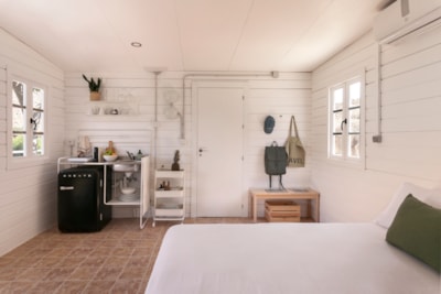 WOOD CABIN — 3