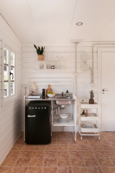 WOOD CABIN — 2