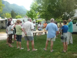 Emplacement - Standplaats + 1 auto + tent, caravan of camper - Camping Municipal Les Berges du Guiers