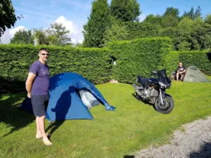 Emplacement - Forfait Solo (1 tente / moto ou vélo) - Camping Belvédère de l'Obiou