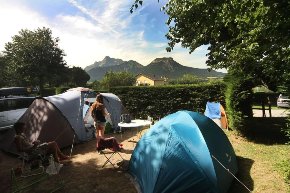Privilege Package (1 tent, caravan or motorhome / 1 car / electricity 6A) + view of the mountains