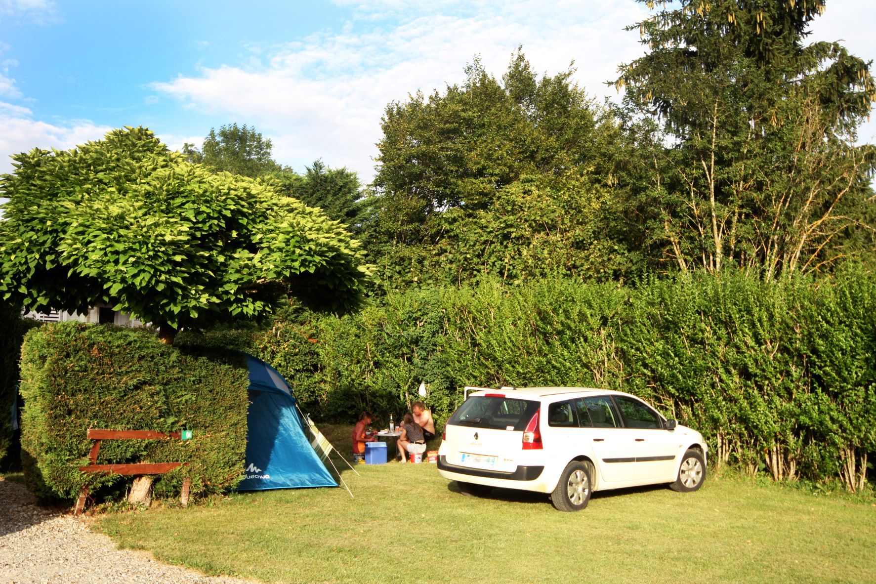 Stellplatz - Stellplatz Nature (Zelt, Wohnwagen Oder Wohnmobil / 1 Auto) - Camping Belvédère de l'Obiou
