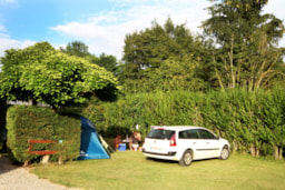 Kampeerplaats(en) - Basisprijs Natuurplaats (Tent, Caravan Of Camper / 1 Auto) - Camping Belvédère de l'Obiou