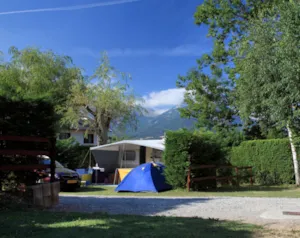 Emplacement - Forfait Confort (1 tente, caravane ou camping-car / 1 voiture / électricité 6A) - Camping Belvédère de l'Obiou
