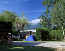 Kampeerplaats(en) - Basisprijs Comfortplaats (1 Tent, Caravan Of Camper / 1 Auto / Elektriciteit 6A) - Camping Belvédère de l'Obiou