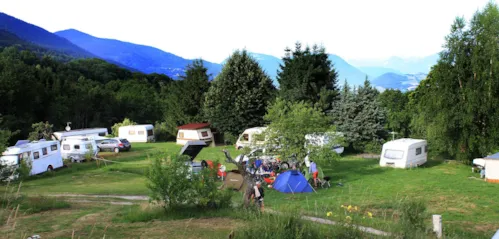 Emplacement - Forfait Emplacement + 1 Véhicule + Tente - image n°2 - Camping du Buisson