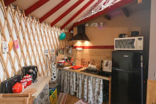 Location - Yourte 1 Chambre 1 Salle De Bain + Wc + Spa Privatif - image n°3 - Camping du Buisson