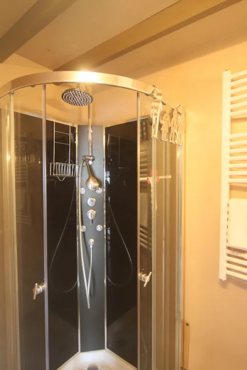 Location - Yourte 1 Chambre 1 Salle De Bain + Wc + Spa Privatif - image n°8 - Camping du Buisson
