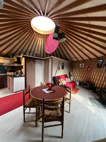 Mietunterkunft - Jurte  1 Zimmer 1 Badezimmer + Wc + Spa - image n°3 - Camping du Buisson
