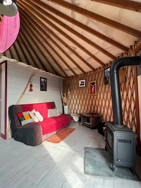 Mietunterkunft - Jurte  1 Zimmer 1 Badezimmer + Wc + Spa - image n°4 - Camping du Buisson