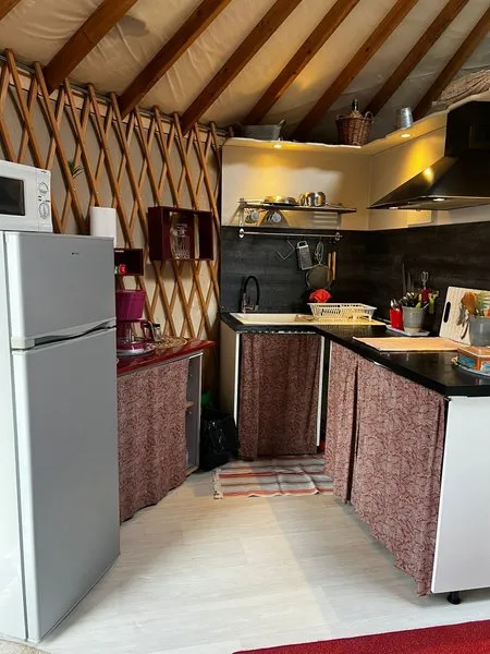 Mietunterkunft - Jurte  1 Zimmer 1 Badezimmer + Wc + Spa - image n°7 - Camping du Buisson