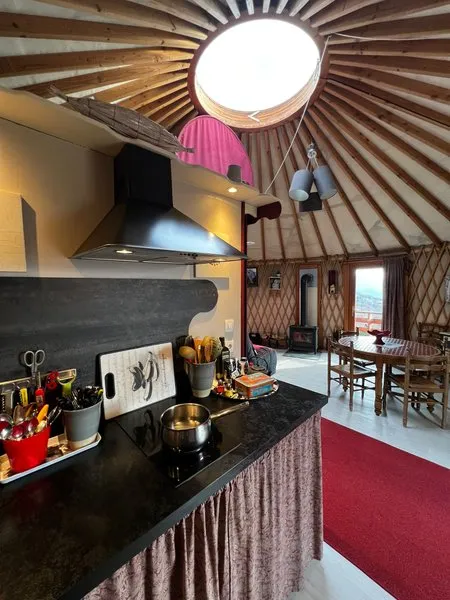 Mietunterkunft - Jurte  1 Zimmer 1 Badezimmer + Wc + Spa - image n°9 - Camping du Buisson