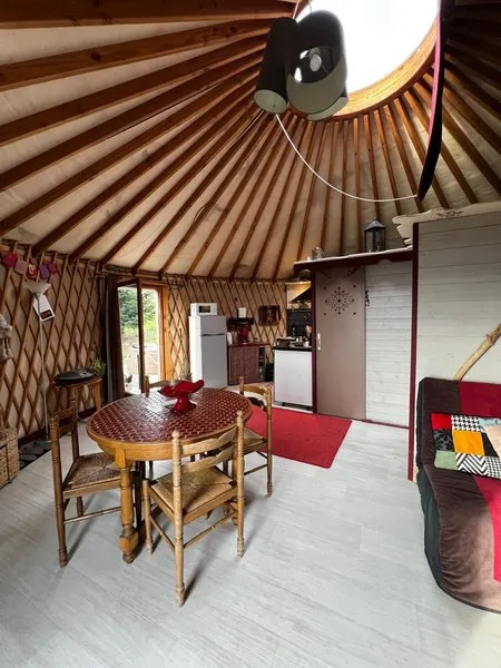 Mietunterkunft - Jurte  1 Zimmer 1 Badezimmer + Wc + Spa - image n°10 - Camping du Buisson