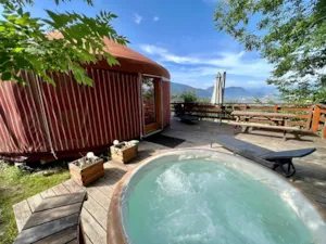  - Yourte 1 chambre 1 salle de bain + WC + Spa privatif - Camping du Buisson