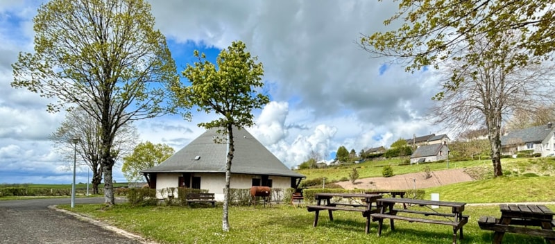 Forfait camping (emplacement + 1 véhicule)