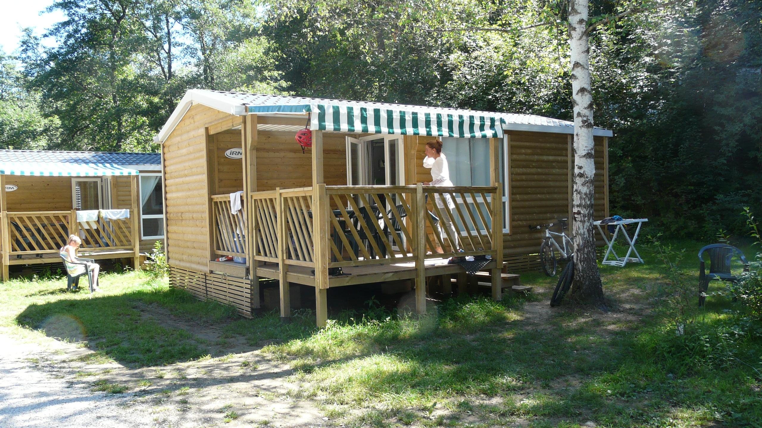 Mietunterkunft - Mobile Home Standard Loggia 26M² - 2 Schlafzimmer + Überdachte Terrasse 9M² + Tv - Camping Ser Sirant