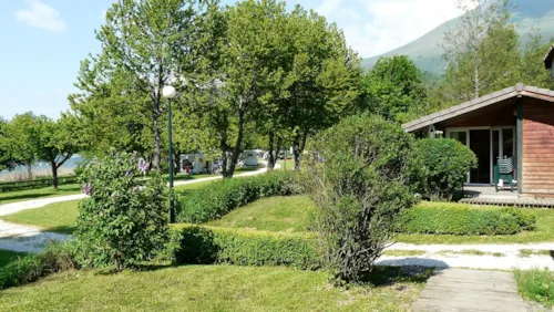 Accommodation - Chalet Confort 27 - 30M² - 2 Bedrooms+ Sheltered Terrace + Tv + Dishwasher - image n°2 - Flower Camping Ser Sirant