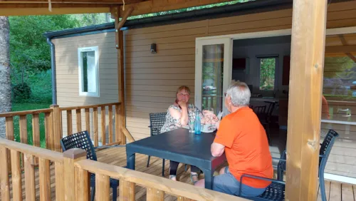 Location - Mobil Home Life Confort Pmr 32M² - 2 Chambres + Terrasse Couverte 18M² + 2 Tv - image n°1 - Flower Camping Ser Sirant