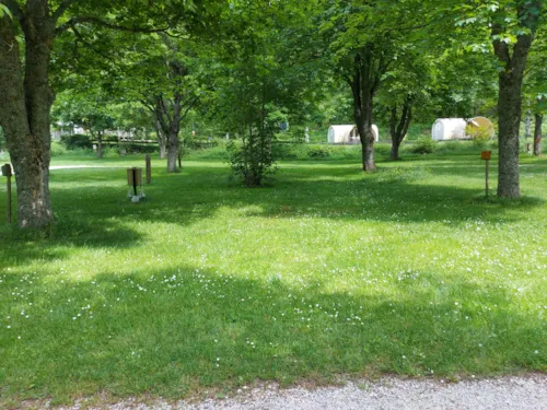 Kampeerplaats(en) - Standplaats Pakketprijs Wandelaar Per Voet Of Per Fiets Met Tent - image n°4 - Flower Camping Ser Sirant