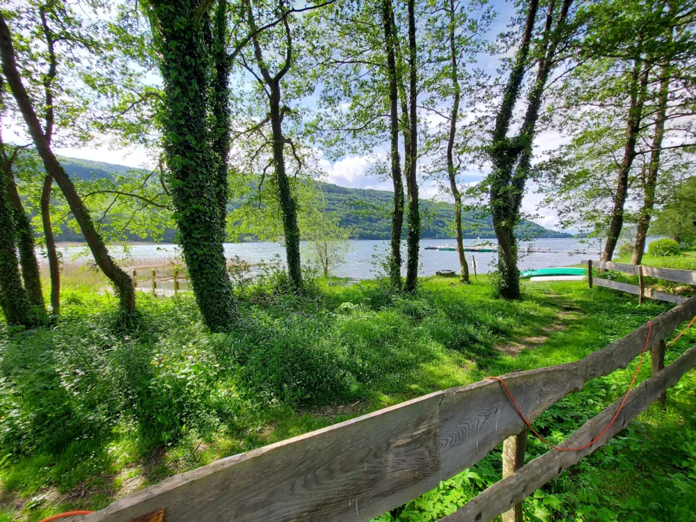 Emplacement - Forfait Premium - Bord De Lac - - Flower Camping Ser Sirant