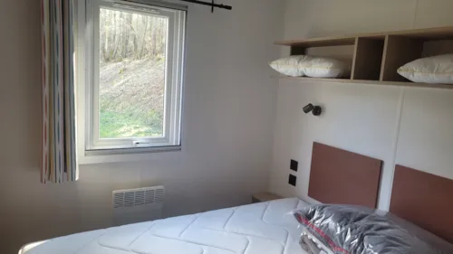 Mietunterkunft - Mobilheim Premium Riviera 32M² – 3 Schlafzimmer + Halbüberdachte Terrasse 15M² + Tv + Klimaanlage - image n°2 - Flower Camping Ser Sirant