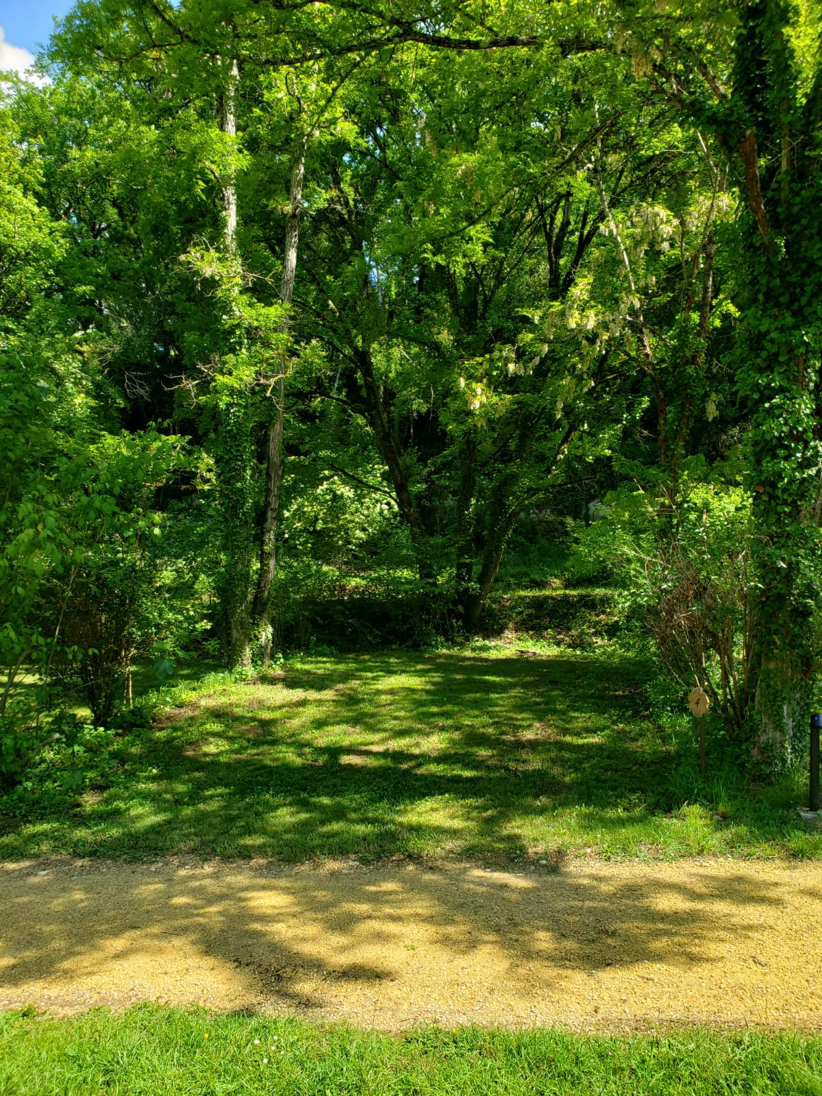 Pitch - Emplacement Pour Une Tente 2 Personnes Comprises + Véhicule + Électricité 5Amp - Camping Eau Naturelle