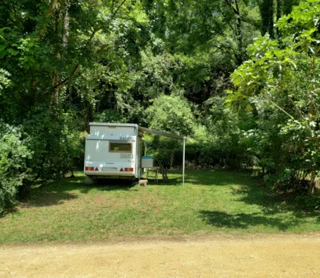 Kampeerplaats(en) - Standplaats : Auto + Tent + Elektriciteit 5A - Camping Eau Naturelle