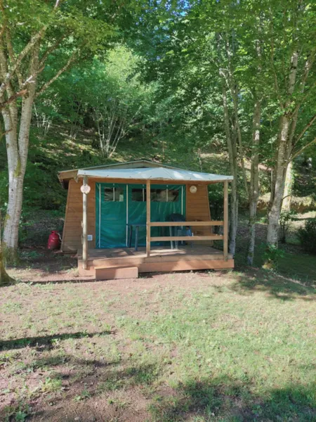 Huuraccommodatie(s) - Bungalow 17M² + Terras 6M² Zonder Privé Sanitair (23) - Camping Eau Naturelle