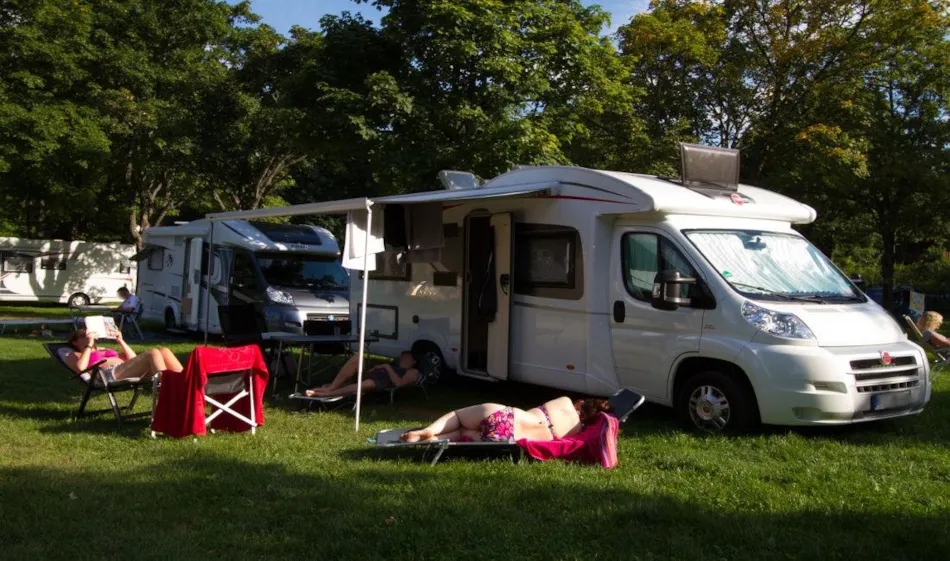 Camping Au Pré Du Lac