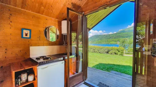 Location - Hutte Petit Chalet De 14 M² Sans Sanitaire - image n°2 - Camping Au Pré Du Lac
