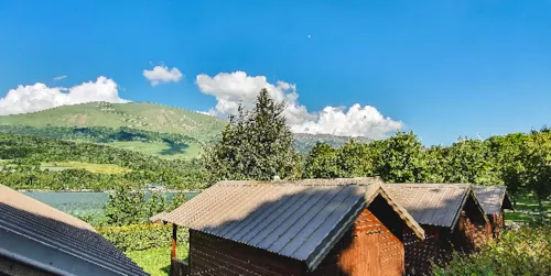 Location - Hutte Petit Chalet De 14 M² Sans Sanitaire - image n°1 - Camping Au Pré Du Lac
