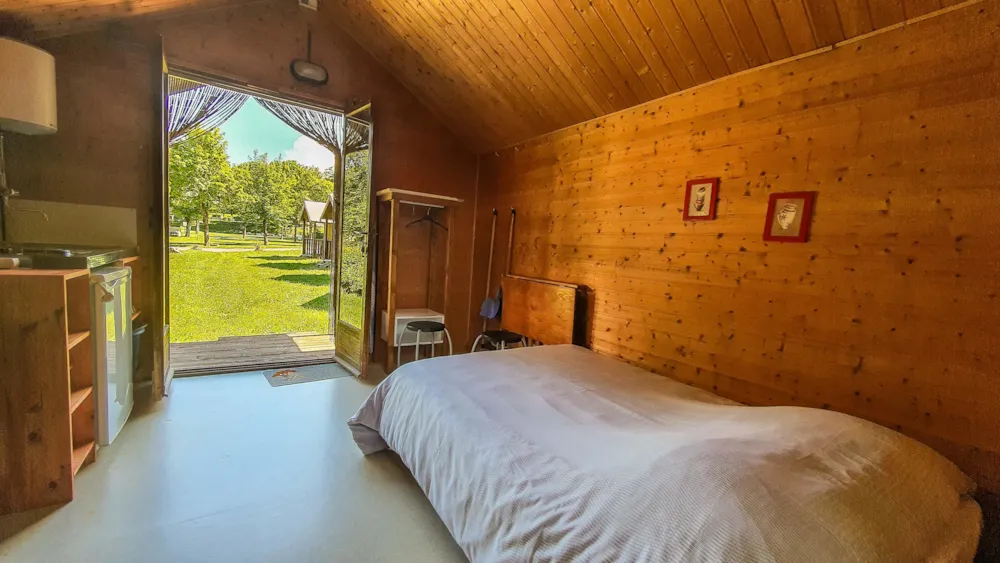 Location - Hutte Petit Chalet De 14 M² Sans Sanitaire - Camping Au Pré Du Lac