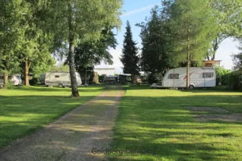 Stellplatz - Stellplatz Wohnwagen Mit Zugfahrzeug, Wohnmobil, Zelt Mit Pkw - Goldberg-Camping Mörslingen