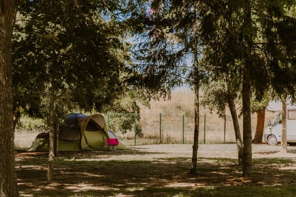 Forfait camping (standplaats, 2 personen, 1 voertuig)