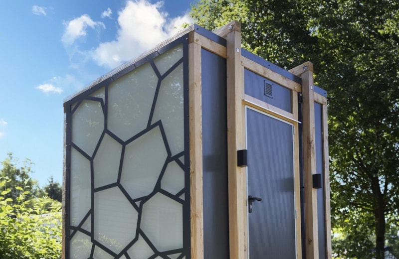 Piazzola con servizi igienici privati