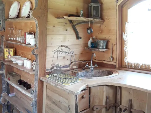 Location - Roulotte Rouge Fougères - image n°5 - Camping Les 7 Laux