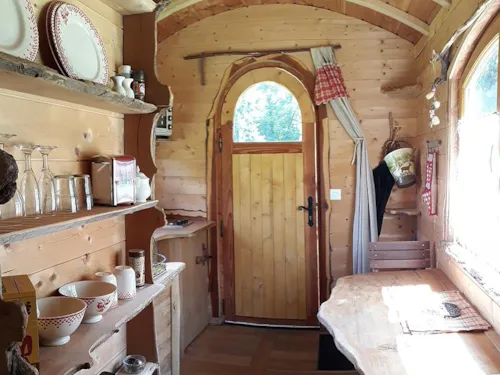 Location - Roulotte Rouge Fougères - image n°6 - Camping Les 7 Laux
