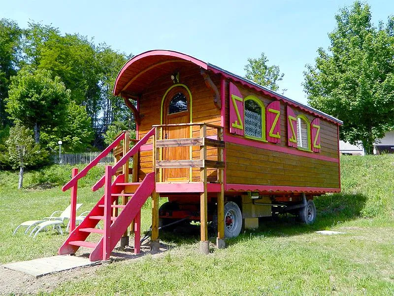 Location - Roulotte Rouge Fougères - Camping Les 7 Laux