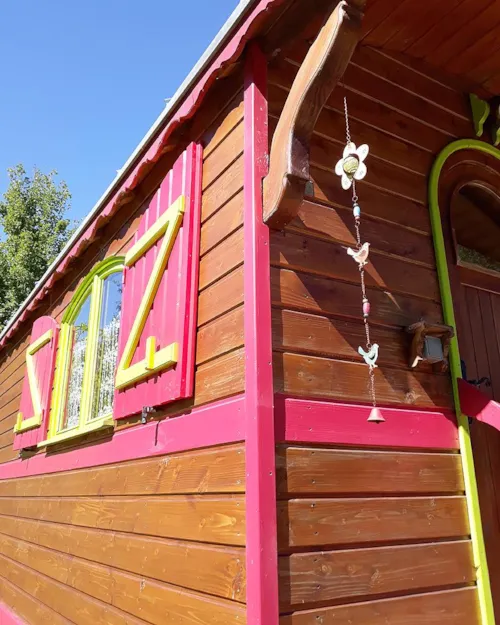 Location - Roulotte Rouge Fougères - image n°4 - Camping Les 7 Laux