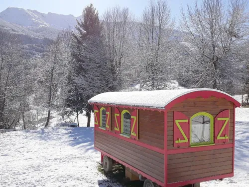 Location - Roulotte Rouge Fougères - image n°10 - Camping Les 7 Laux